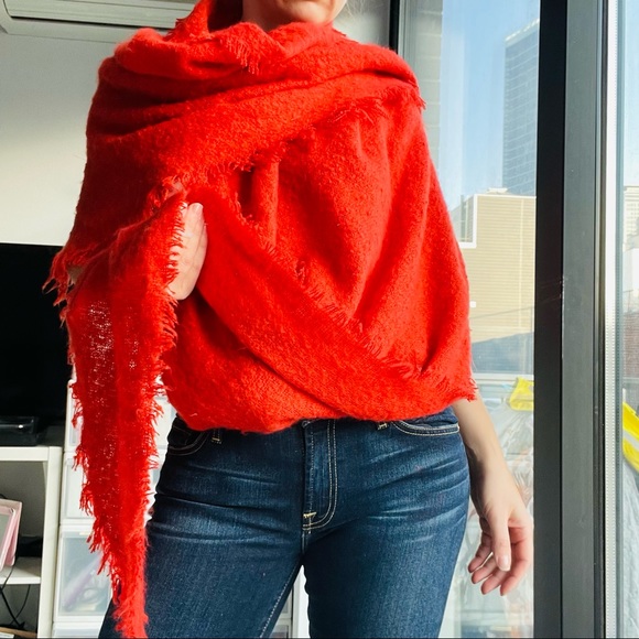 Anthropologie Fringed Long Soft Triangle Blanket Scarf - Picture 8 of 15